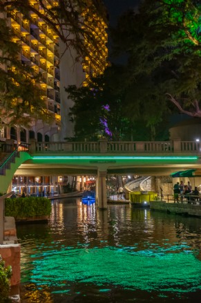 QTL’s pedestrian walkway lighting installation on San Antonio River Walk blends aesthetic LED design and safety