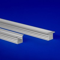 Flanged LED extrusion in satin and black finishes, designed for versatile surface or recess mounting. Features adjustable cutoff angles of 45°, 60°, or 80° and a variety of lens choices, optimized with WhiteOptics for enhanced luminosity.
